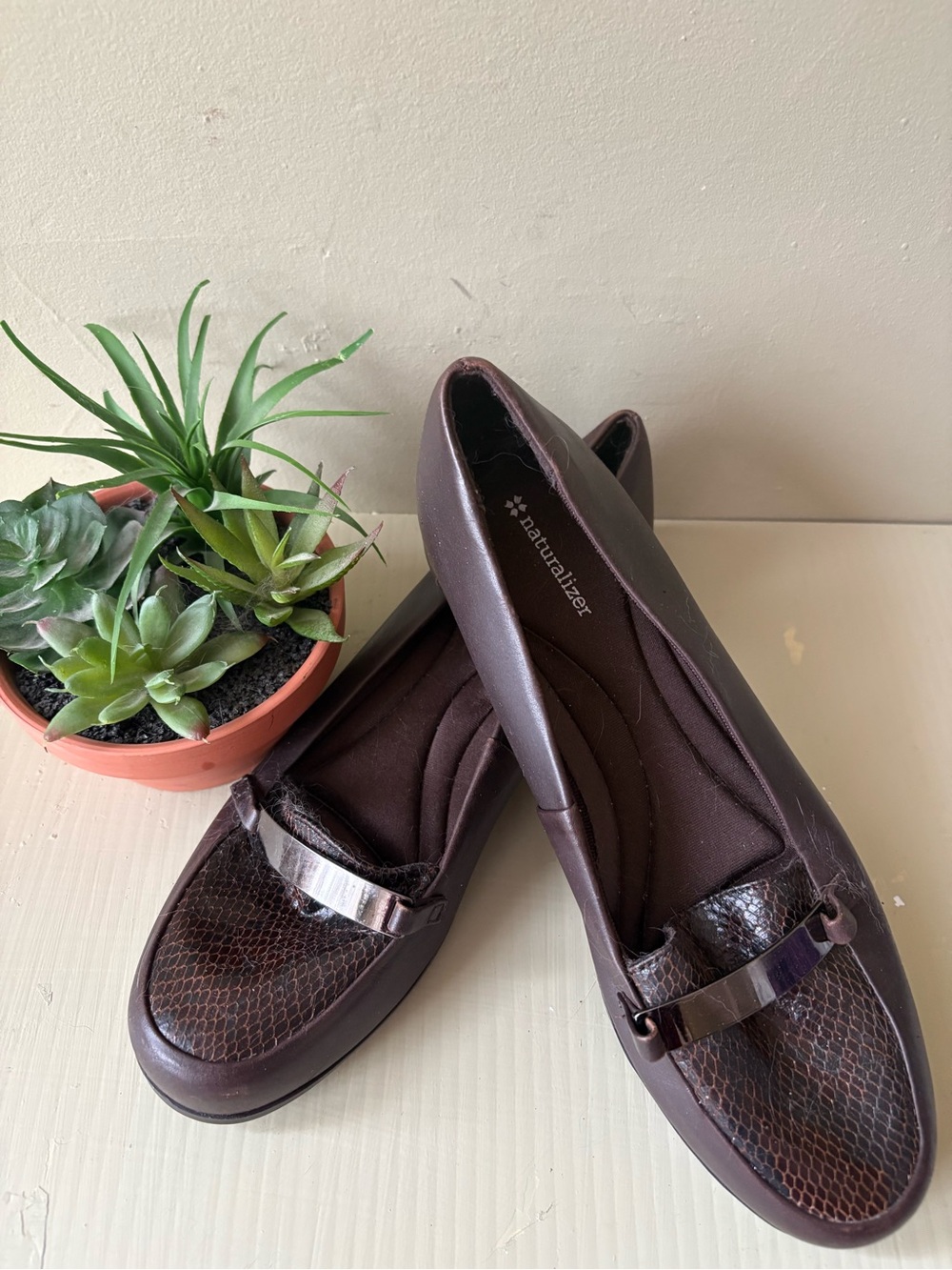Naturalizer Dark Brown Leather Slip-On Loafers Accent Sz 7.5